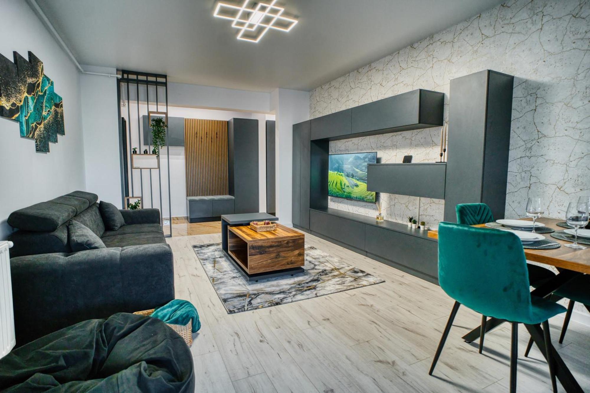 Stylish Hideaway Near Center Apartment