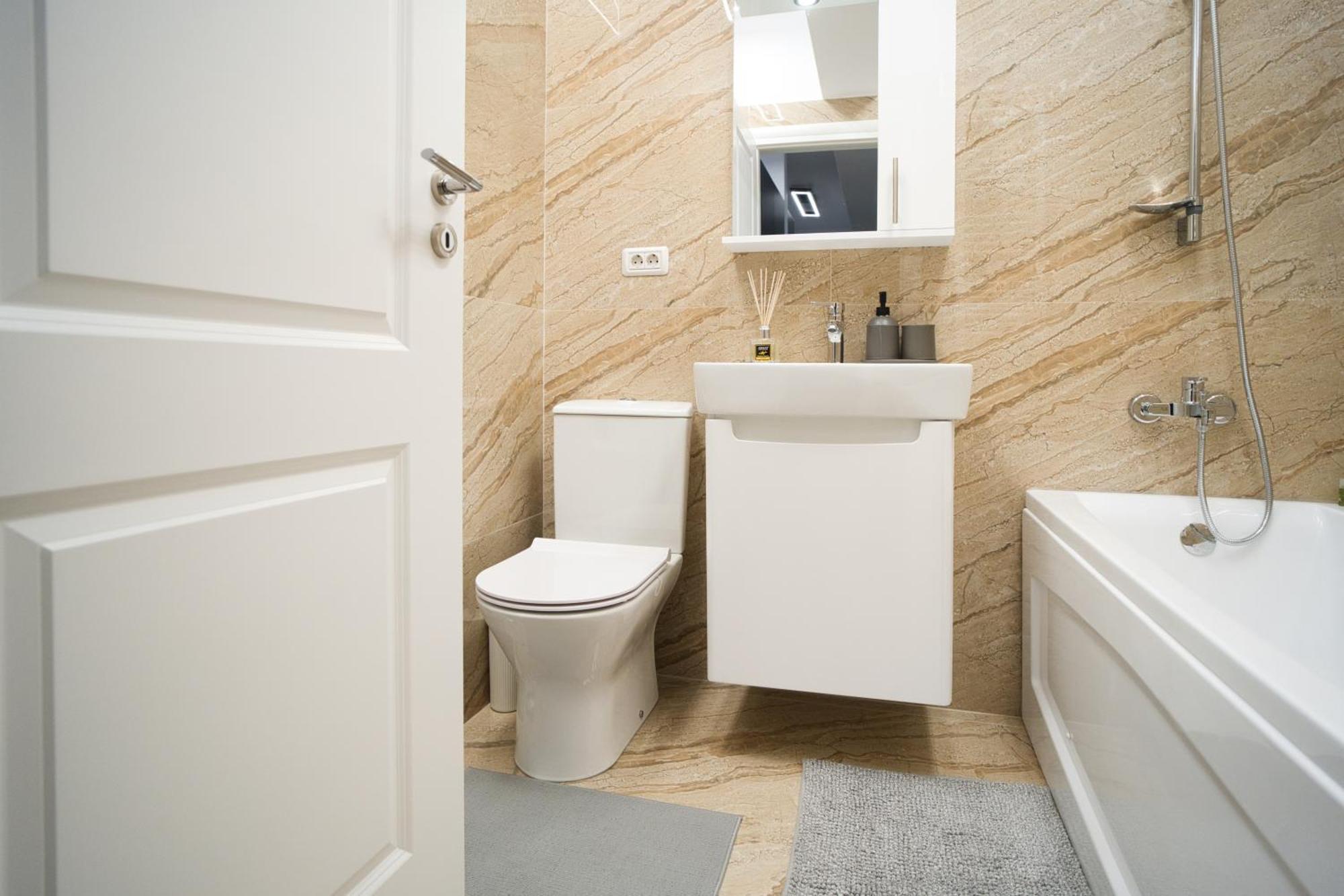 Stylish Hideaway Near Center Apartment *