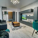 Stylish Hideaway Near City Center